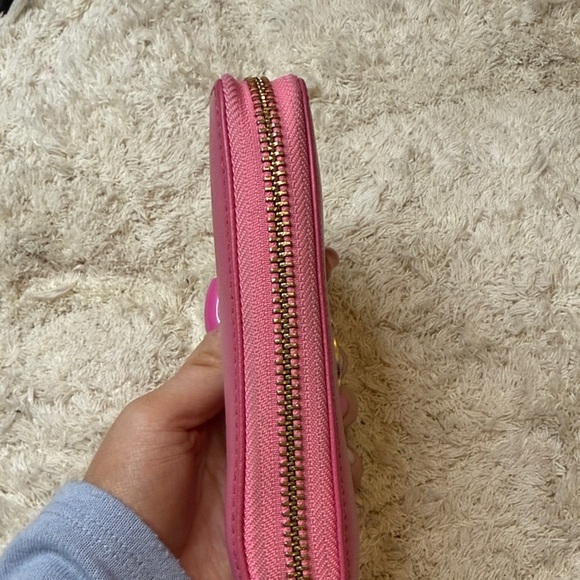 Tory Burch Fuchsia Mini Robinson Wallet Zip Around with Gold Logo - Picture 4 of 10